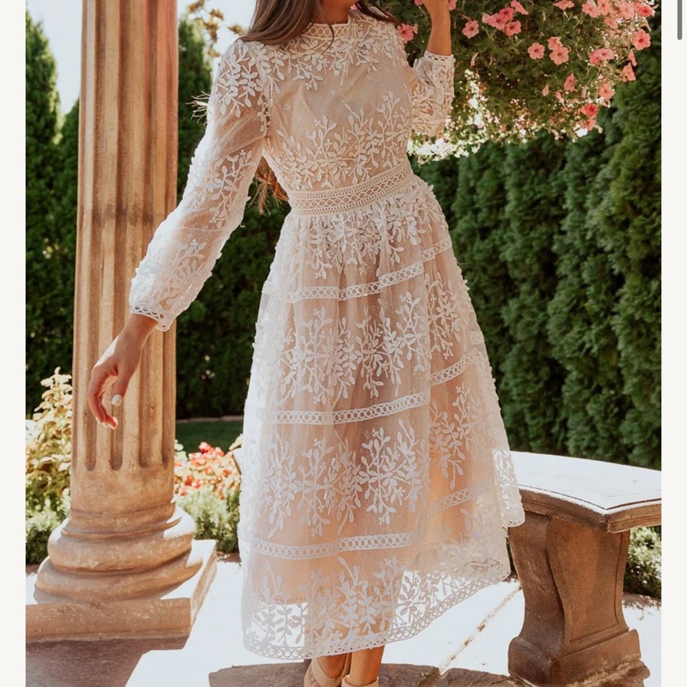 Elegant Lace Midi Dress